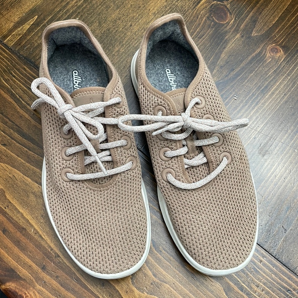 All birds tan sneakers. used great condition. Women size 8. Tree runners.